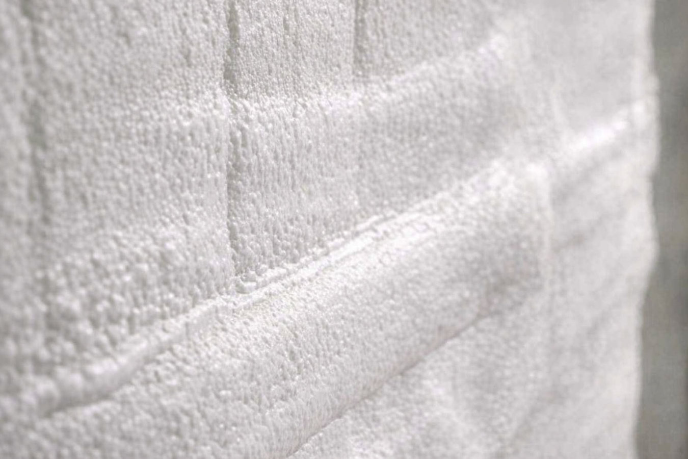 Closed-cell foam insulation